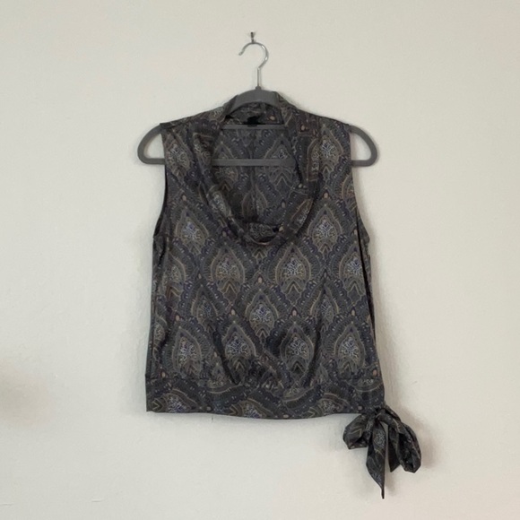 Banana Republic sleeveless blouse with tie waist - Picture 1 of 4